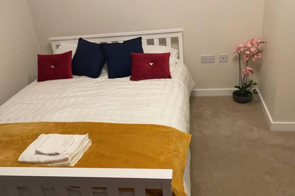 Luxurious & Cosy Apartment In Surrey Weybridge Eksteriør bilde