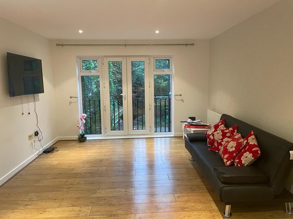 Luxurious & Cosy Apartment In Surrey Weybridge Eksteriør bilde